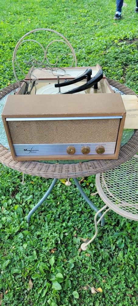 Magnavox Stereo Vintage Record Player