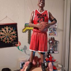 Michael Jordan Statue 