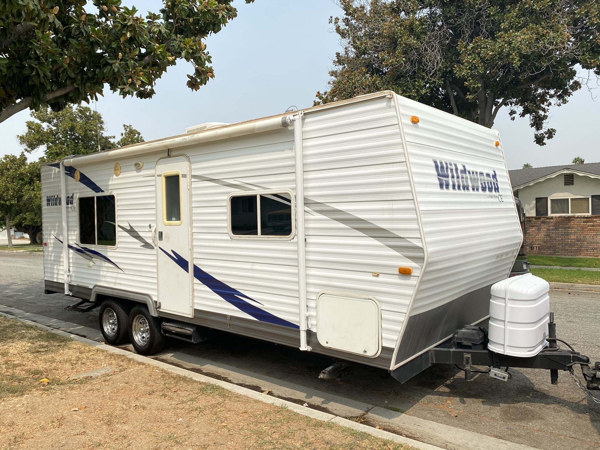 24ft 2010 wildwood travel trailer