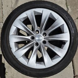 Used 19" Tesla Wheel And Tire 245/45/R19
