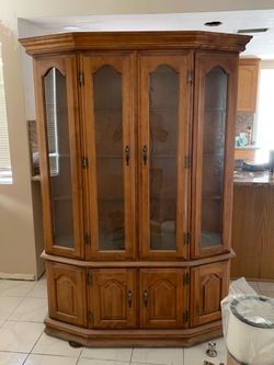 Hutch cabinet