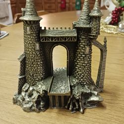 Pewter Castle, Towers, Gate