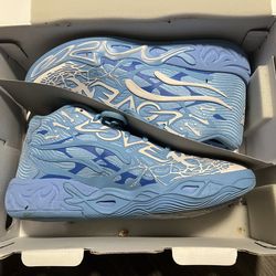 Melo basketball shoes  size 8