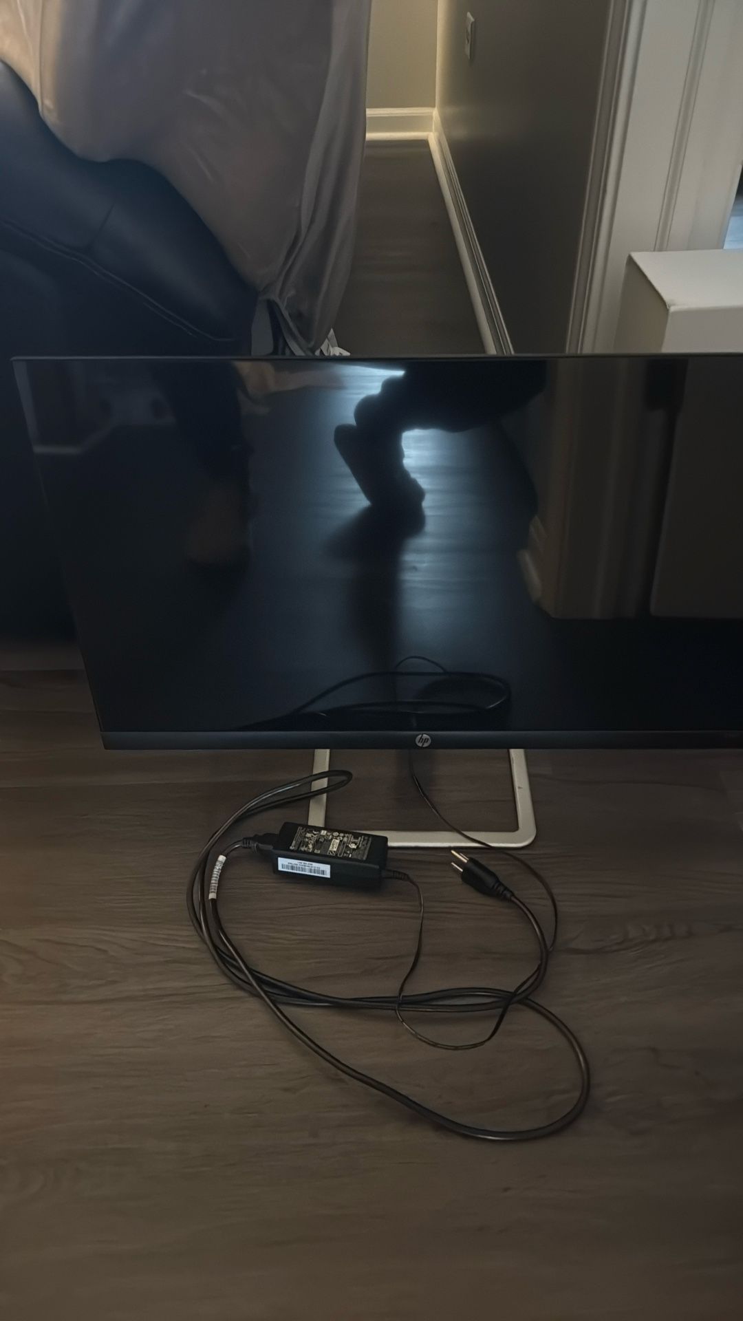 23 Inch HP monitor with power Cord