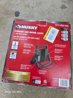 Husky 6000 lumens light new $30 Price FIRM/ Nueva PRECIO FIRME $30