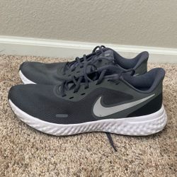 Nike Revolution 7 Running Shoes (grey And White)