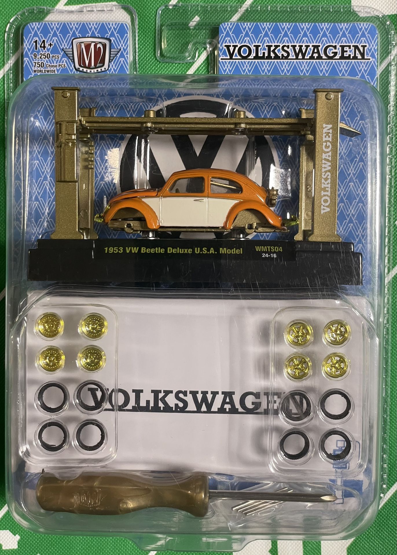 M2 Machines 1953 VW Beetle Deluxe USA Model CHASE -WMTS04- Model Kit -1:64-