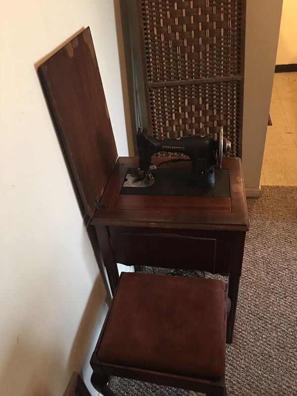 1939 franklin rotary sewing machine with original push under chair with