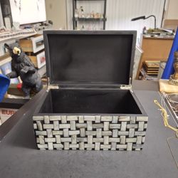 Decorative Storage Or Jewelry Box W/Mother-Of-Pearl Or Bone Inlay In A Mosaic Or Basket Weave Pattern & Wood Interior 10" X 6.75" X 5"H