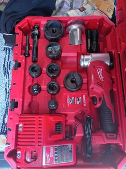 Milwaukee M18 18V Cordless Knockout Tool Kit