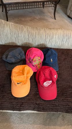 Lot of women’s hats
