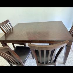 Rooms To Go Dinning Table With 4 Chairs 