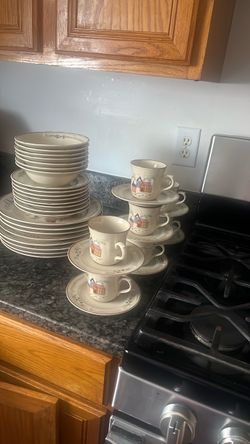 Ceramic Dinnerware Set with House Pattern