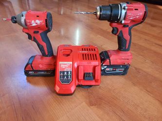 ~MILWAUKEE CORDLESS TOOL SET WITH TWO BATTERIES AND FAST CHARGER IN GREAT WORKING CONDITION~