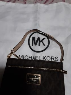 Wallet with a handle