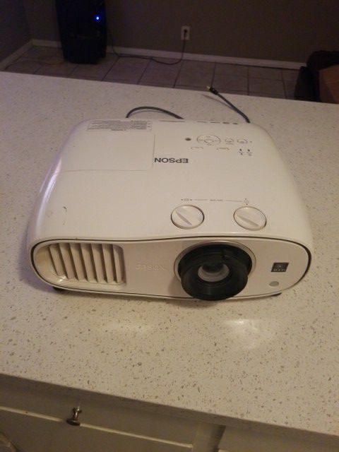 Epson 3500 1080p 2500 lumen projector