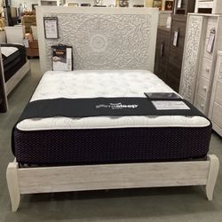 Paxberry 4pc Queen Size Panel Bedroom Set