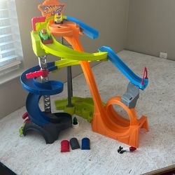 Fisher-Price Little People Toddler Toy Hot Wheels Spiral Stunt Speedway Race Track