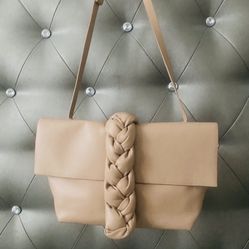 DeMellier Tan Leather Shoulder Bag Like New. Beautiful shoulder bag by DeMellier London