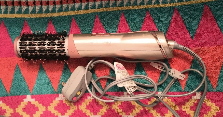 Infinitipro by Conair Frizz Free 1.5-inch Hot Air Brush 