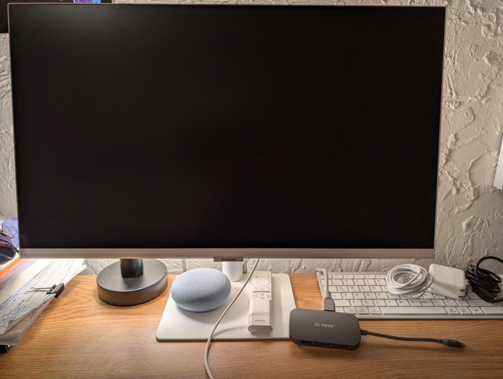 27" Smart Monitor & TV