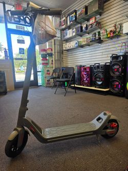 Scooter eléctrico para adultos y niños grandes, ideal para los desplazamientos por la ciudad