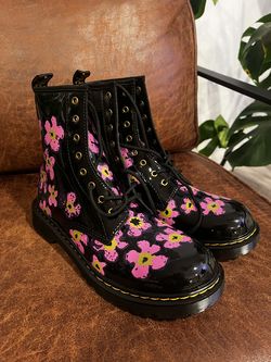 Dr. Martens 1460 Pansy Fayre Combat black and pink floral boots size 6US