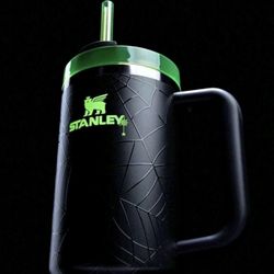 Stanley Halloween Black Spiderweb Glow in the Dark Quencher H2.0 Flowstate Tumbler