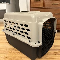 Petmate Dog Kennel - Great Condition 