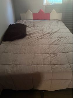 3 beds with box springs. 2 has rails