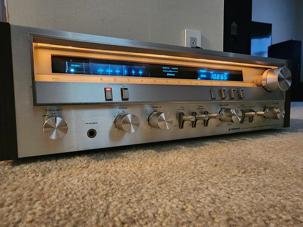 Vintage Pioneer SX-3700 Receiver 45 Watts Per Channel into 8