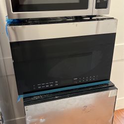 Frigidaire Microwave 24” Open Box 