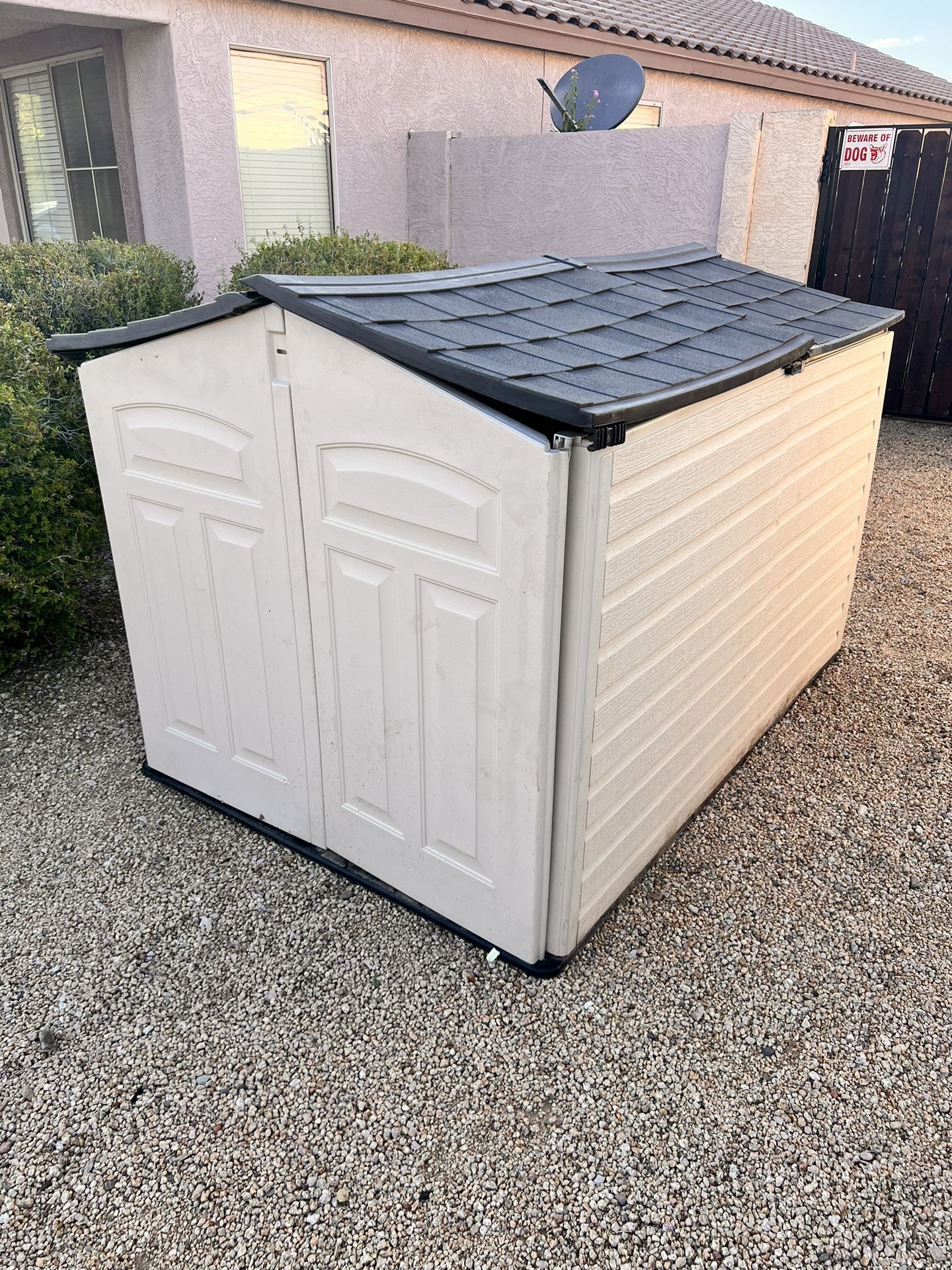 Rubbermaid Big Max 6 ft. 3 in. x 4 ft. 8 in. Resin Storage Shed