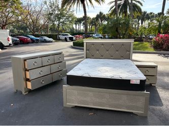 Beautiful Bedroom Set Queen Size Solid Wood Golden Color In Great Condition by Coaster Furniture