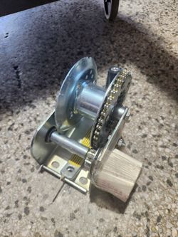 HE4903-011Never Installed Trailer Winch With Handle