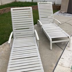 Pool Lounge Chairs 