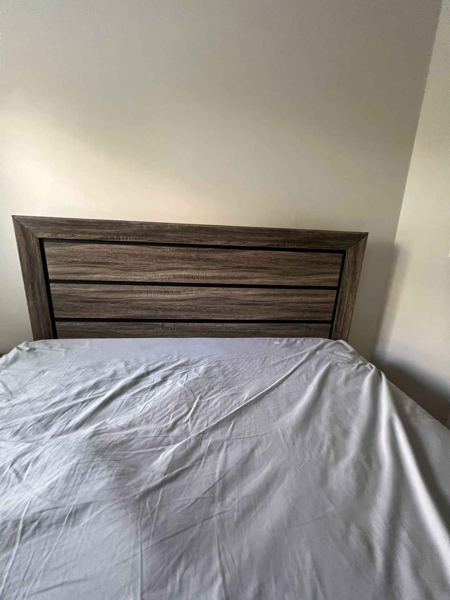 Queen Size Bedroom Set For sale