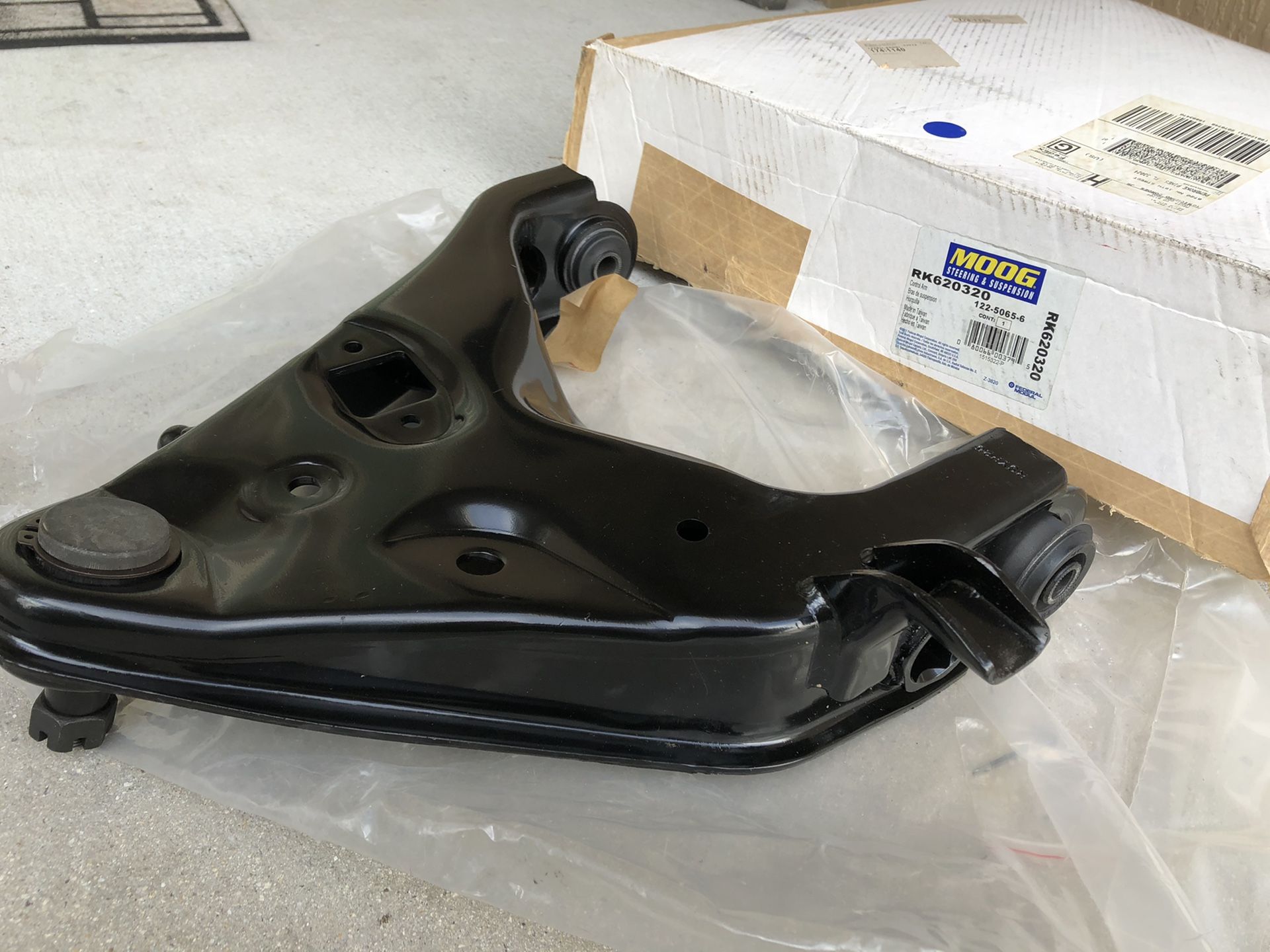 Moog lower front right side control arm & ball joint assembly fitting 04 Ford Sport Trac pt.#RK620320
