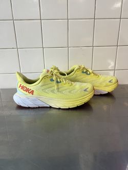 Hoka  Arahi 6  Running Shoes  Worn One Time Yellow Pear Size 8.5