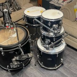 Pearl Roadshow Kit & DW 2000 Double Pedals 
