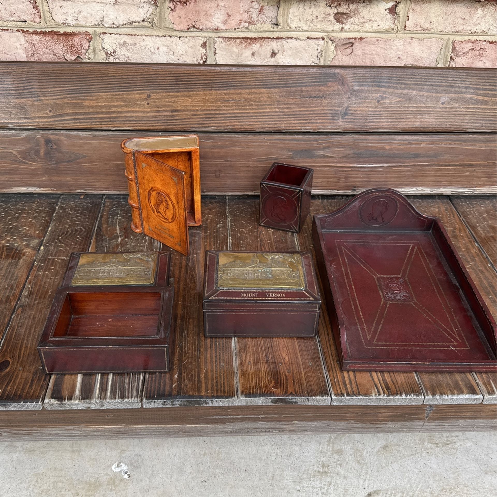 Desk Set Leather book, paper holder, pencil holder and 2 end boxes base top George, Washington book and holder Mount Vernon box’s
