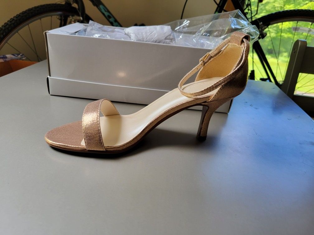 Davids Bridal Rose Gold Heels 7.5 Wide New