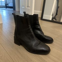 Black Boots 