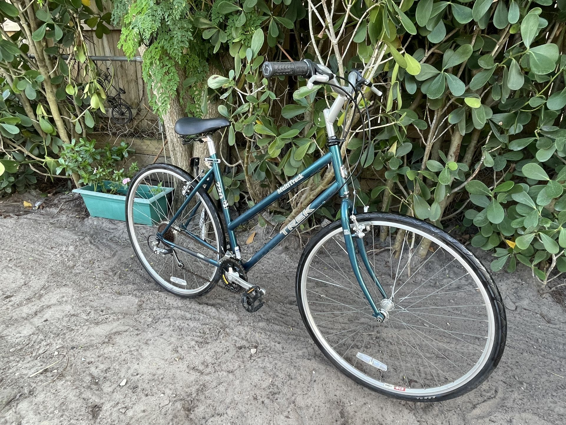 HYBRID TREK MULTITRACK 720 3-7 SPEED READY TO RIDE ✅