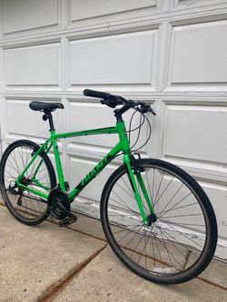 Giant Escape Hybrid Bike Bicycle Size Large