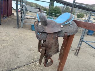 Beautiful barrel western saddle