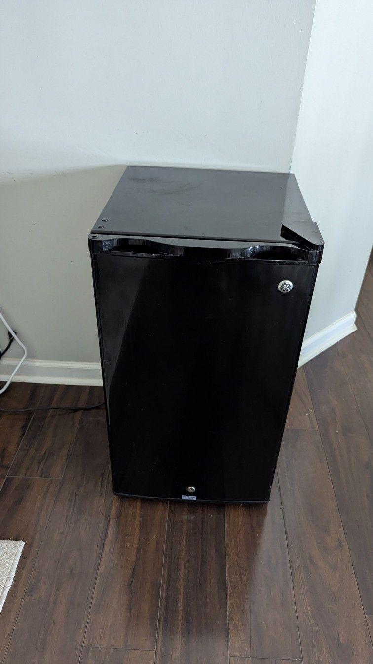 GE Mini Fridge