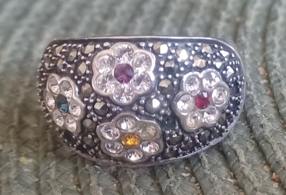 Rare Find, Vintage Sterling Silver flower ring 