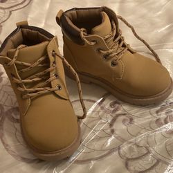 Bot’s Toddler Joanie Hiking Boots. Size 6