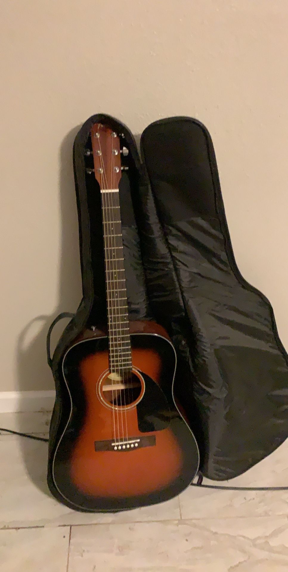 Fender acoustic guitar w/ case